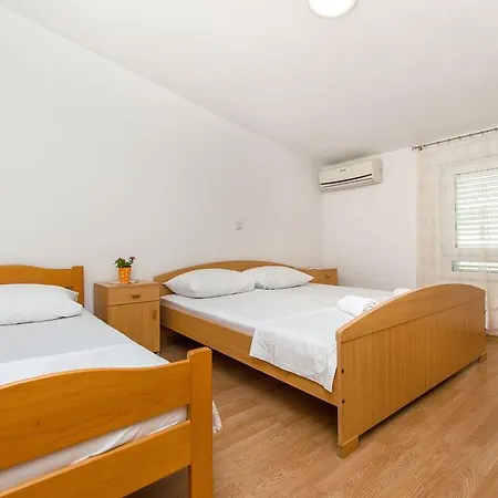 Neda Apartment *