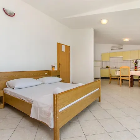 Neda Apartment *